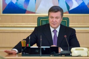 Янукович подписал закон о языках