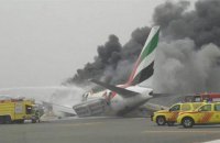 Во время тушения самолета в аэропорту Дубая погиб пожарный