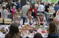 В Києві зафіксували світовий рекорд з наймасовішого розпису писанок майстрами з різних регіонів України