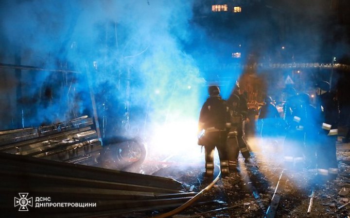 Пошкоджено підприємства, будинки, освітні заклади і авто: Росія атакувала Дніпро дронами (оновлено)