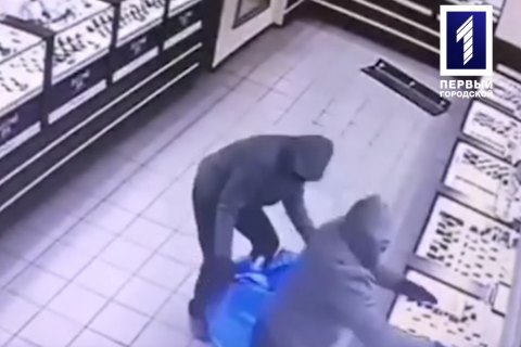 Четверо мужчин в масках ограбили ювелирный магазин в Кривом Роге