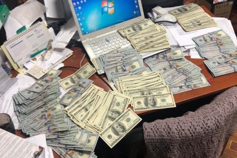 Советницу главы столичной РГА поймали на взятке в 650 тыс. грн