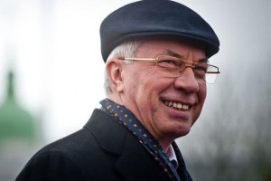 Азаров пообещал студентам работу по специальности