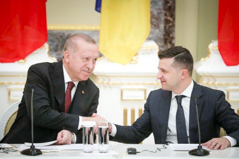 Зеленский в Нью-Йорке передал Эрдогану список из 450 украинских узников Кремля