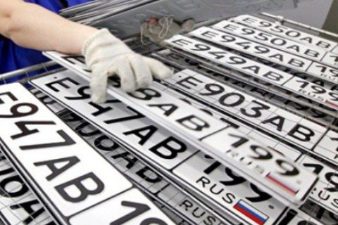 Крымских водителей обязали поменять украинские номера на российские до 1 апреля
