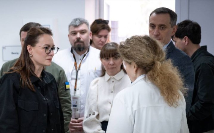 Доплати для медиків на територіях бойових дій продовжили до кінця року