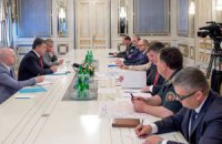 Порошенко обговорює з силовиками тактику подальших дій