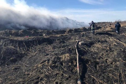 Возле Львова загорелась свалка