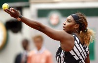 На Roland Garros Cерена Уильямс вышла на корт в куртке с надписями "Мать, королева, чемпионка, богиня"
