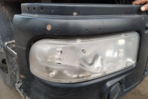 Во Львове хулиганы обстреляли мусоровоз