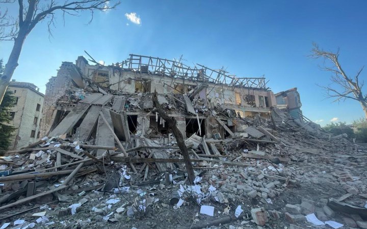 Росіяни скинули авіабомбу на Селидове, двоє людей загинули