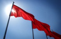 В Луганске вывесили красные флаги