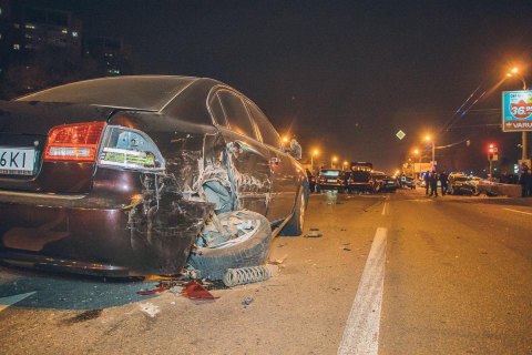 В Днепре водитель BMW на большой скорости протаранил 10 автомобилей