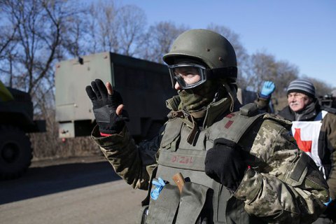 В среду был ранен один военный