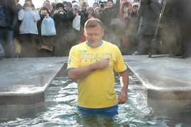 Голый Добкин нырнул в прорубь