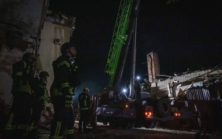 Унаслідок ракетного удару по Краматорську поранені троє колумбійців та українська письменниця 