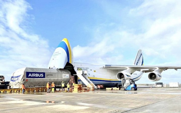 ​Український літак доставив до США супутник для запуску SpaceX 