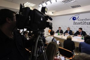 Онлайн-трансляция круглого стола "Ожидает ли Украину парламентский кризис?"
