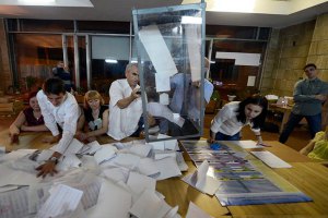 По подсчетам ЦИКом 40,1% протоколов лидирует Порошенко