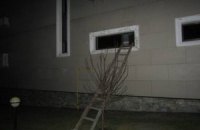 Под Киевом воры обстреляли бойцов Госохраны и сожгли их автомобиль