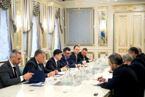 ​Представитель Ирана обсудил с Зеленским условия передачи самописцев и компенсации за сбитый самолет МАУ