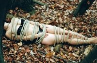 Реалістичні фото "смерті" фотохудожниці переполошили Інтерпол