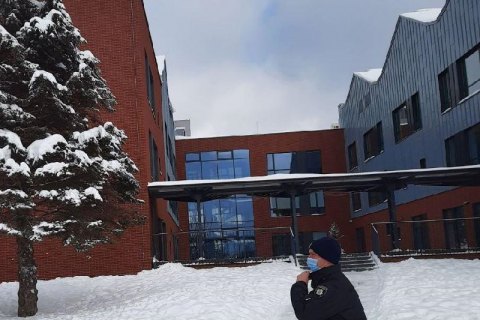 У Києві та Львові "замінували" елітні школи (оновлено)