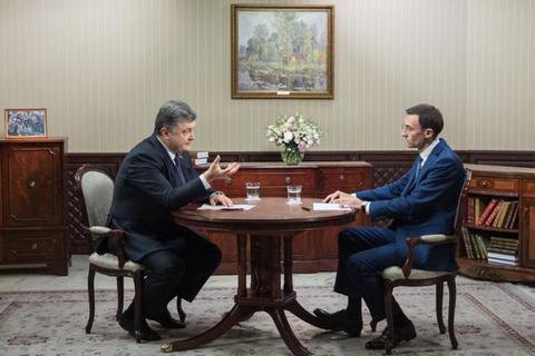 Порошенко поддержал идею отчислений с таможни на строительство дорог 