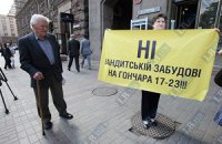 Активисты снова выступили против незаконного строительства 