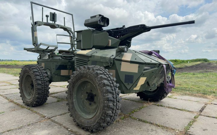 Українські військові випробовують на передовій безпілотного робота Ironclad