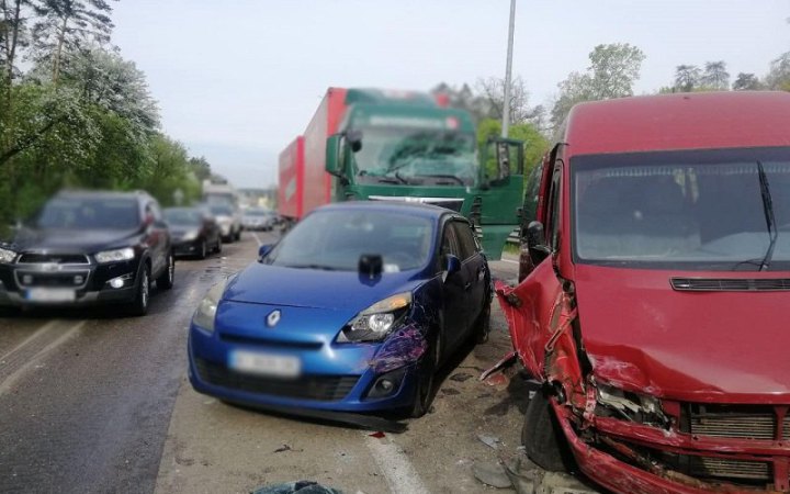 У Києві сталась ДТП за участю шести автівок (оновлено)