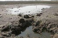 Под Киевом до сих пор тлеют иловые поля