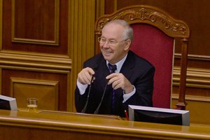 Опозиція вмовляє Рибака зареєструвати зміни до Конституції