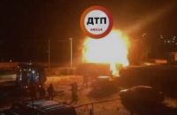 В Киеве горело СТО возле автостоянки на Троещине 