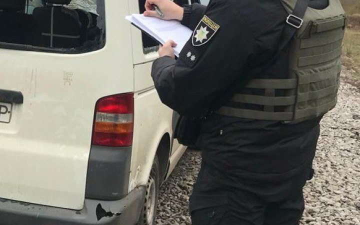 Росіяни скинули вибухівку на автомобіль ритуальної служби у Куп’янську на Харківщині