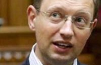 Яценюк просит суд рассудить его с Ужгородским горсоветом