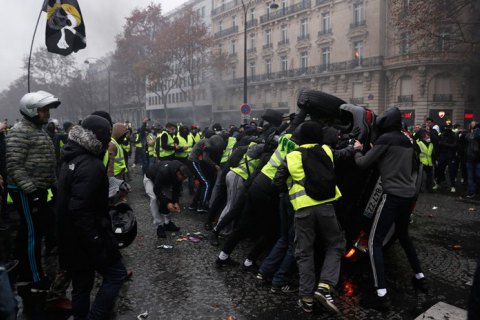 Число затриманих під час протестів у Франції перевищило 1700 осіб
