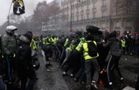 Число задержанных в ходе протестов во Франции превысило 1700 человек