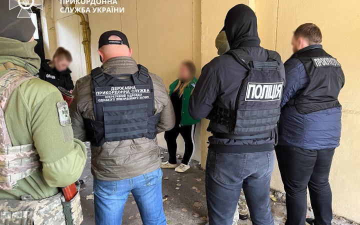 На Одещині чоловікам пропонували виїхати за кордон як супровід хворих дружин
