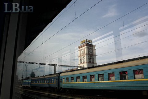 В Киеве возле Центрального вокзала мужчине перерезало ноги электричкой 
