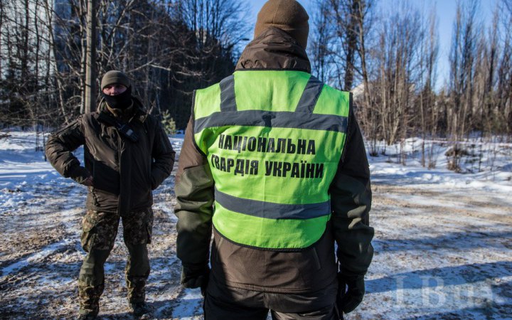 Жителі Чернігова допомогли Нацгвардії затримати зрадника, який передавав дані братові-окупанту