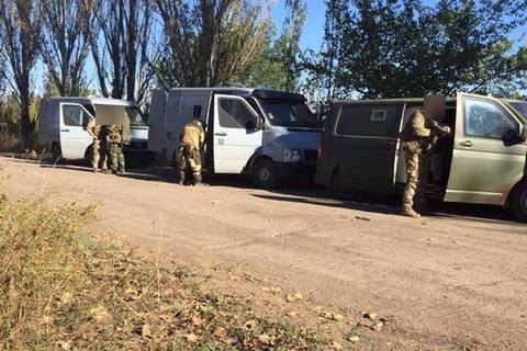 Силовики перекрили великий канал контрабанди товарів для бойовиків у "сірій зоні"