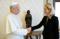 Глава євродипломатії обговорила з Папою Римським війну в Україні