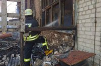 У Києві через мангал виникла масштабна пожежа на складі