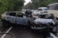 На Старообуховской трассе в Киеве столкнулись три автомобиля, три человека сгорели