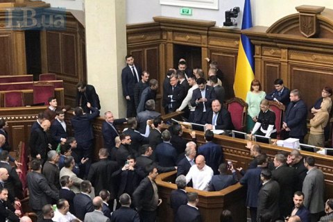 Зеленський просив нардепів до кінця пленарного тижня прийняти закон про ринок землі