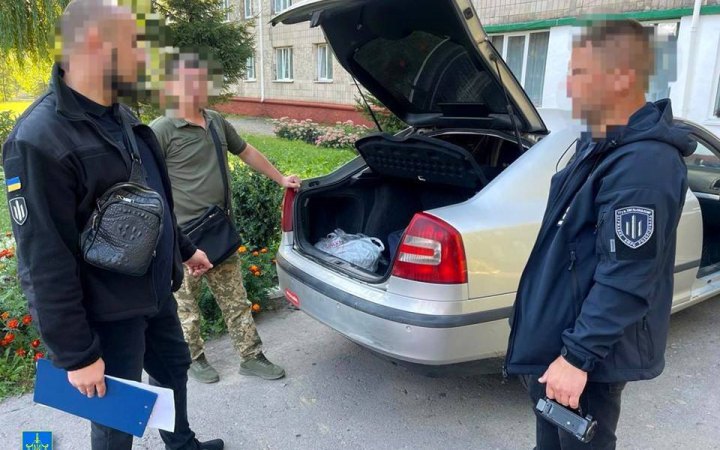 На Рівненщині посадовець військкомату постачав психотропи своєму керівництву, – прокуратура