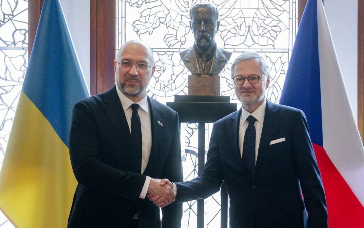 Чехія організувала саміт щодо потреб України у зброї