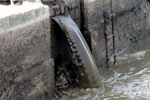 Азаров приказал укрепить Бортническую станцию