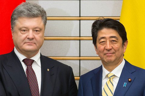 Порошенко обсудил с премьером Японии ситуацию на Донбассе